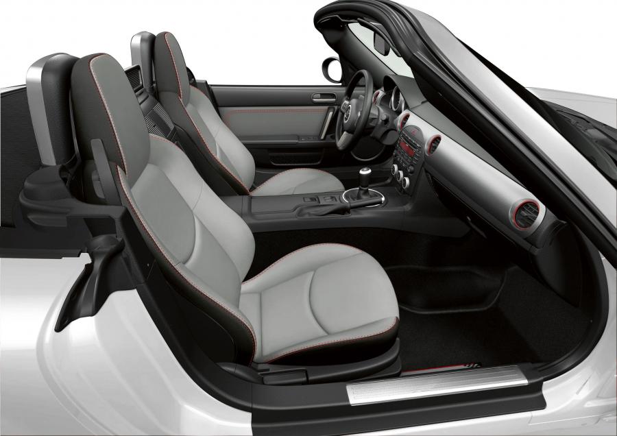  Mazda MX-5 Miata Senshu Roadster Coupe 2012 года  (фото 3 из 15)